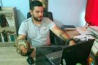 İŞYERİNDE PİTON BESLİYOR