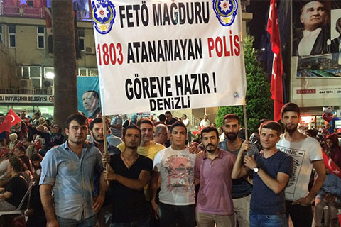 FETÖ mağduru polisler pankart açtı