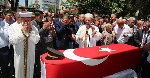 denizli-sehit-astsubay-burak-erten-son-yolculuguna-ugurlandi-4