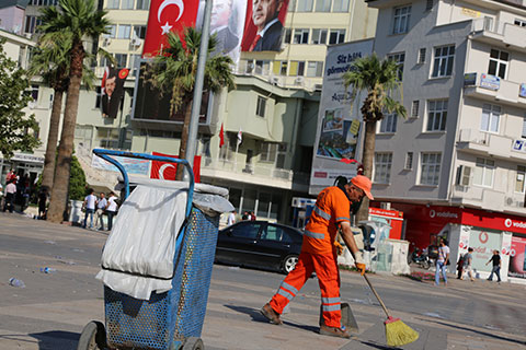 Delikliçınar’da gecenin izleri siliniyor