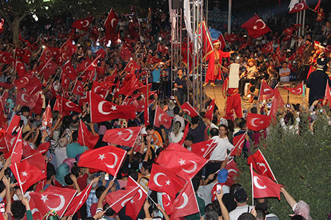 Demokrasi nöbetine “Dombra”lı final