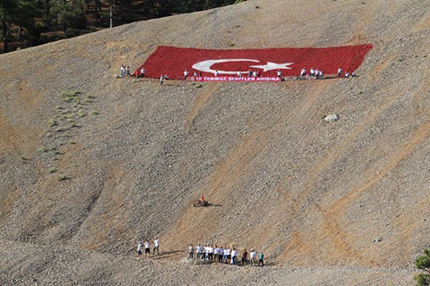 Cankurtaran’da dev Türk Bayrağı