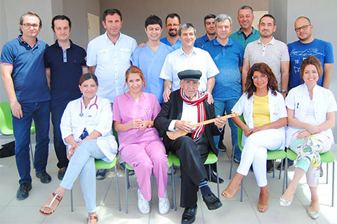 Sağlığına kavuştu, konser verdi