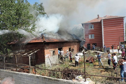 Tatbikatı bırakıp yangına koştular