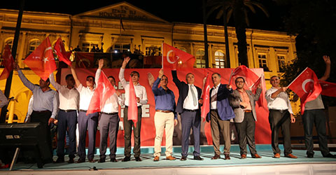 denizli-osman-zolan-izmir-demokrasi-nobetinde-konustu-1