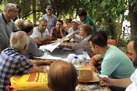 Çiftçiler toplulaştırma çalışmasına duyarlı
