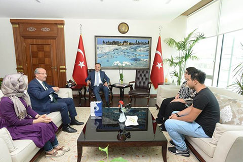İşaret dili bilen personel çalıştırılsın