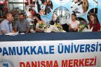 PAÜ öğrencileri çiçeklerle karşılandı