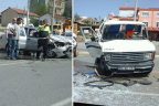 Akhan’da kamyonet ile otomobil çarpıştı