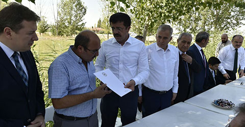 denizli-bakan-zeybekci-sehit-ailelerini-ziyaret-etti-1