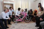 Demokrasi Şehidi’nin kızına bayram hediyesi