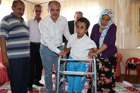 Oğuzhan’ın yürüme sevinci