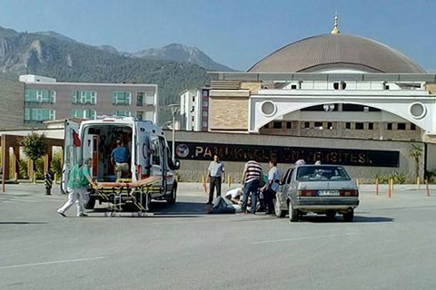 PAÜ önünde kaza: 1 yaralı