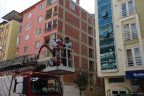 Yaşlı kadını itfaiye kurtardı
