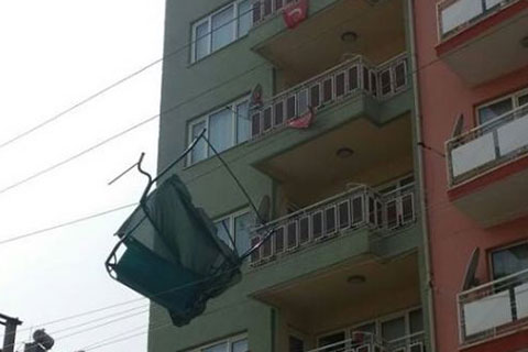 Salıncak Acıpayam’ı elektriksiz bıraktı