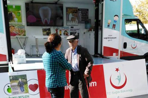 Pazaryerinde stant açıp kanseri anlattılar