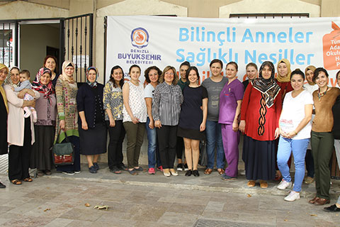 Anne adayları emzirmeyi öğrendi