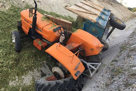 Traktör kazası ucuz atlatıldı