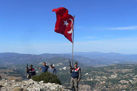 Al Bayrak zirvede dalgalanacak