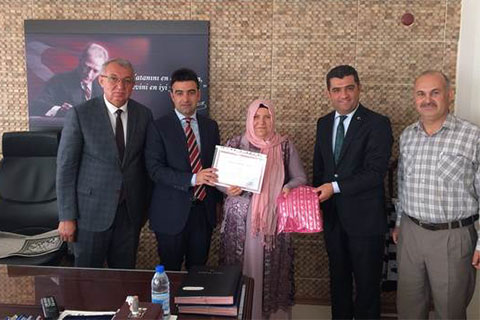 Eğitim için tüm engelleri aştı