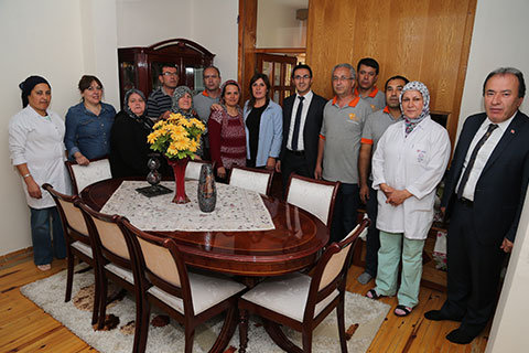 Sevgi Eli, Kayalı Ailesi’nin yaralarını sardı