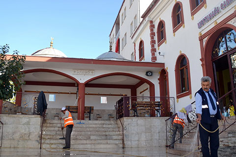 Tavas Belediyesi camileri bakıma aldı