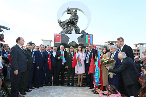 Azerbaycan Parkı ve Soykırım Anıtı açıldı
