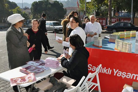 Buldanlı çocuklara diş fırçası
