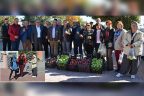 Çivril CHP öğrencilere elma dağıttı