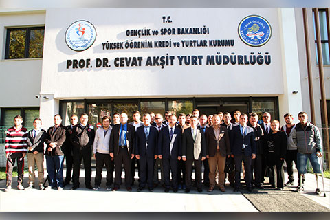 Rektör Bağ, öğrencilerle yurt sohbetinde
