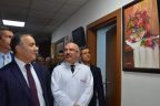 Bu kez neşter değil fırça tuttu