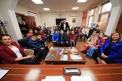 Subaşıoğlu öğrencilerle bir araya geldi