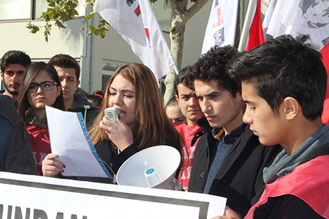 Liselilerden tecavüz suçuna af tepkisi