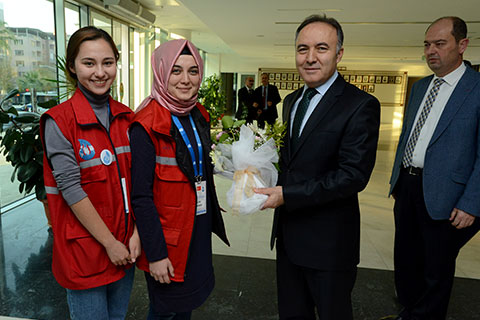 Damla damla sevgi dağıtıyorlar