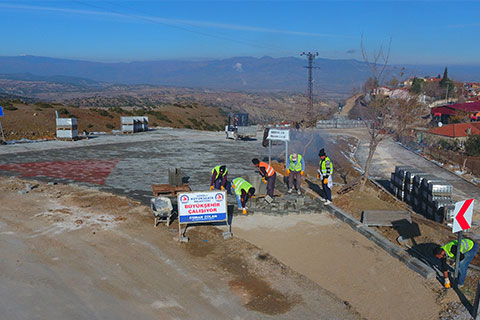 Büyükşehir ilçeleri kilitli parke taşı ile kaplıyor
