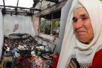 Evi yanan yaşlı kadına Sevgi Eli değdi