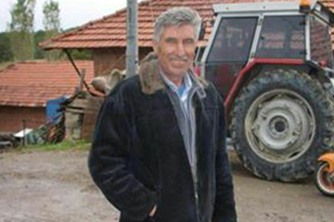 Çamelili çiftçi yem karma makinesine düşerek öldü