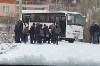 Çameli’de öğrenci servisi buzlanan yolda kaydı