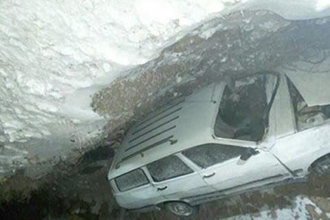 Denizli Çameli’de buzlanan yol kazaya yol açtı