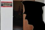 Havaalanında bulunan askerler, şalter arayan komutanla çatışma kararı almış