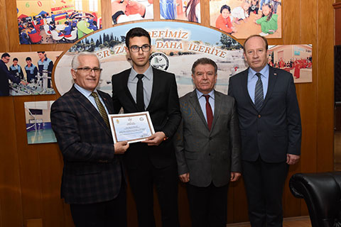 Öğrenci Meclisi Başkanı mazbatasını aldı