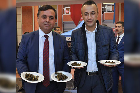 Çal’ın PAÜ’deki tanıtımında 300 kilo sarma dağıtıldı