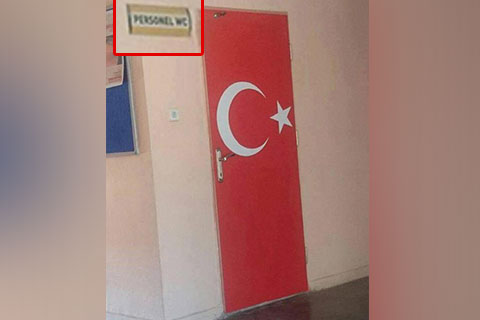 Türk Bayraklı lavabo kapısına soruşturma