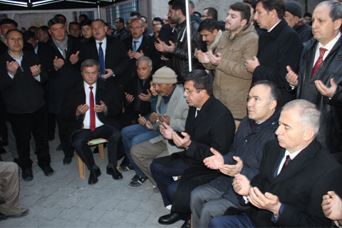 Denizli protokolünden şehit ailesine ziyaret