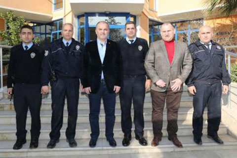 Gürlesin’den polislere başsağlığı ziyareti