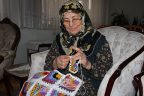 Süper Babaanne ilmek ilmek mutluluk örüyor