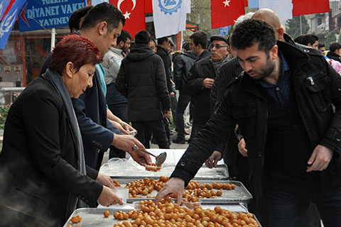 Ülkücü işçilerden şehitler için lokma hayrı