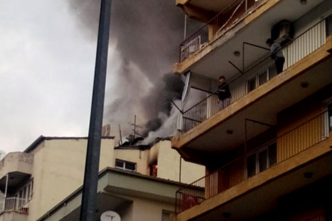 Kayalık Caddesi’nde korkutan yangın
