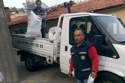 Buldan’da 200 aileye yakacak yardımı
