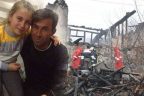 Kızlarını kurtarmak için yeniden girmişler